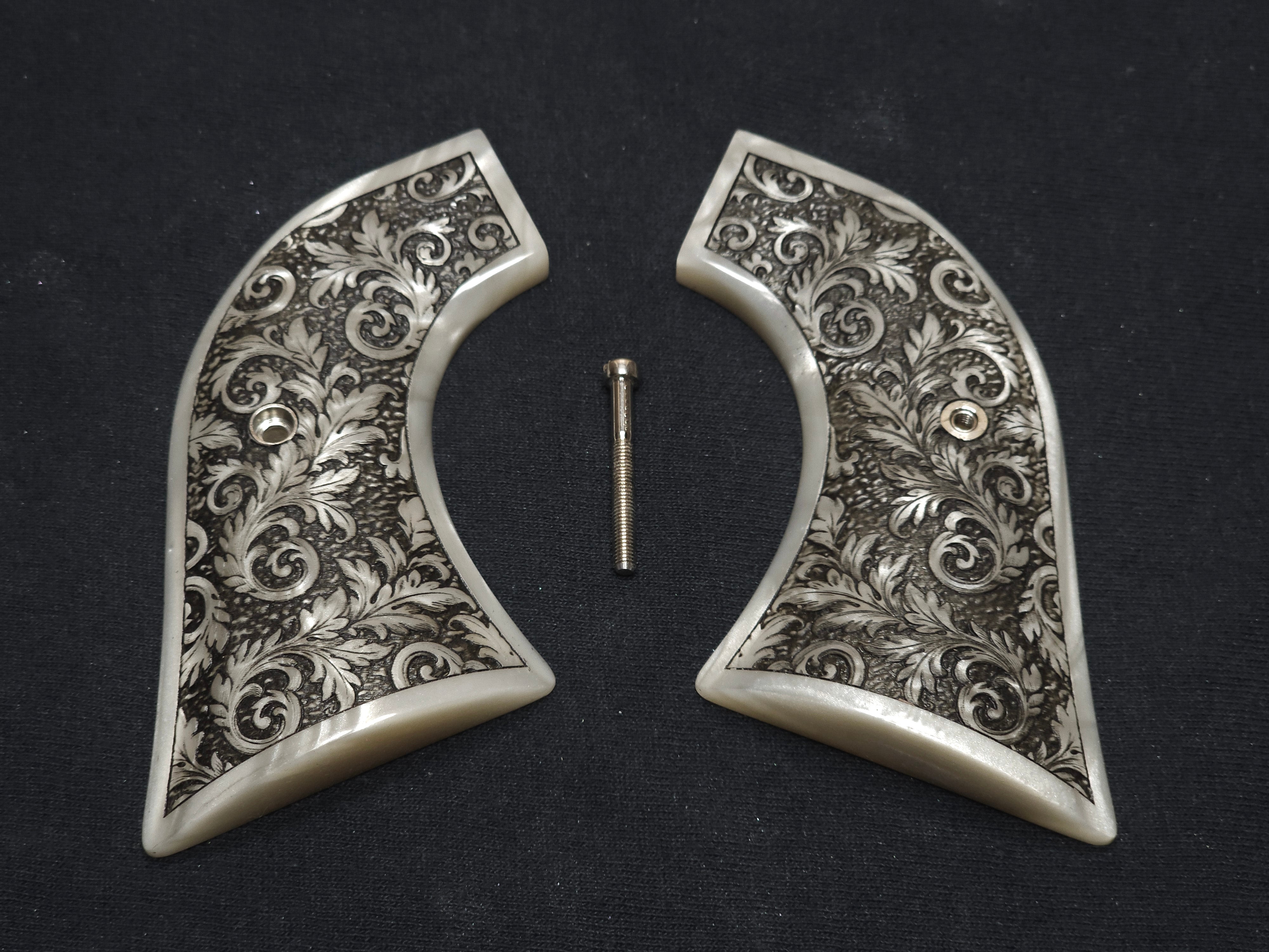 Pearl Floral Scroll Engraved Ruger Vaquero/Blackhawk/Wrangler Grips Te ...