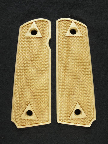 --Maple Triangle Checker 1911 Grips (Full Size)