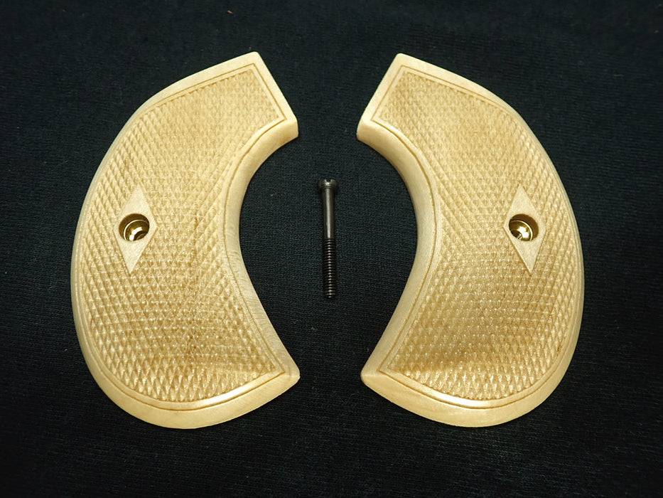 Maple Checkered Ruger Vaquero Birdshead Grips X