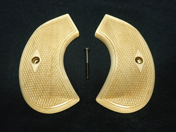 --Maple Checkered Ruger Vaquero Birdshead Grips Engraved Textured